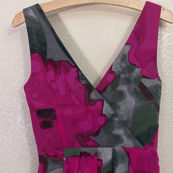 NEW Trina Turk SILK Floral Print V-Neck Shift Dress • 2 - Picture 7 of 9